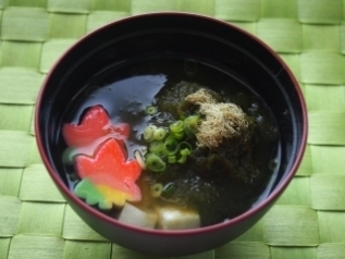 とろろ昆布と豆腐のお吸い物 レシピのご紹介